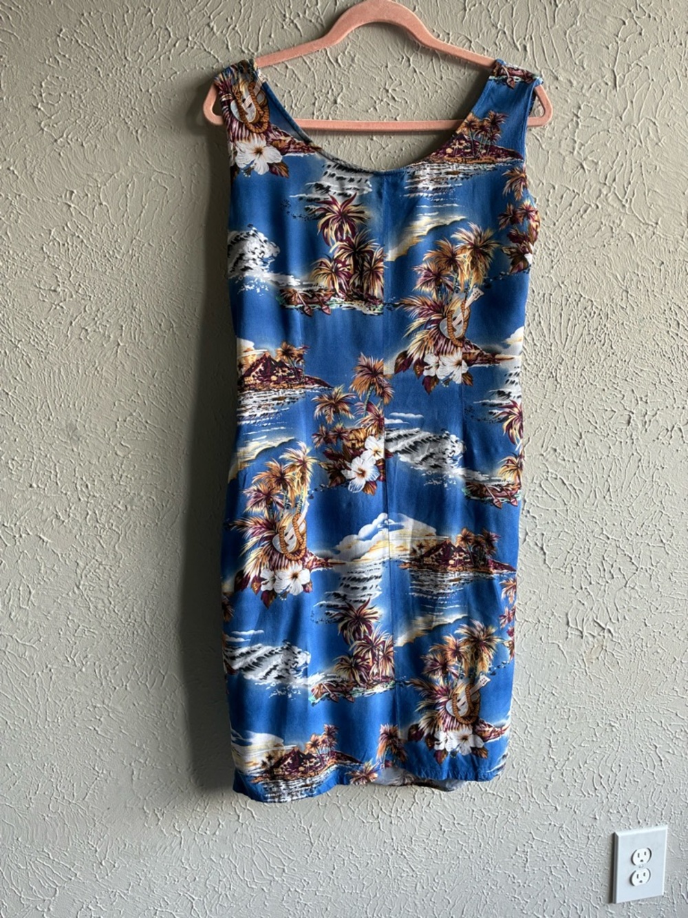 Hilo Hattie Blue Floral Hawaiian Shirt with Red Logo Tag - Picture 10 of 15